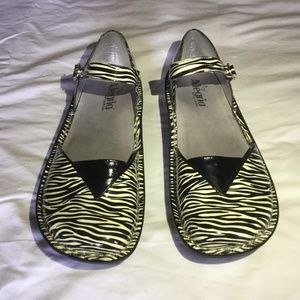 Alegria Feliz  Patent Leather Zebra Mary Jane
